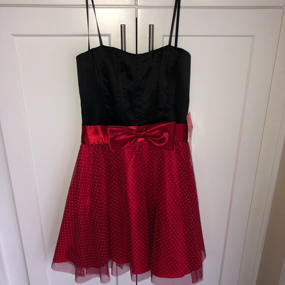 NWT Steppin Out red-black halter polka dot dress